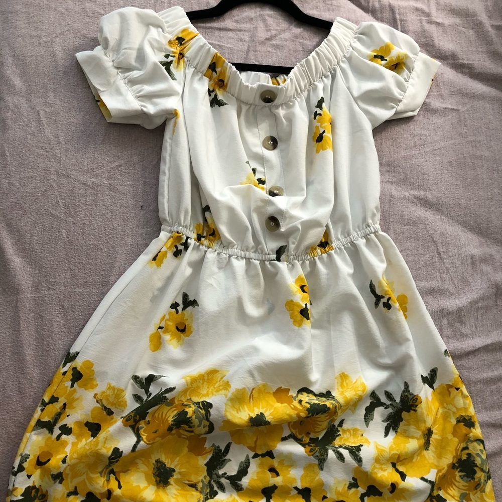 Dress - Picture 3 of 3